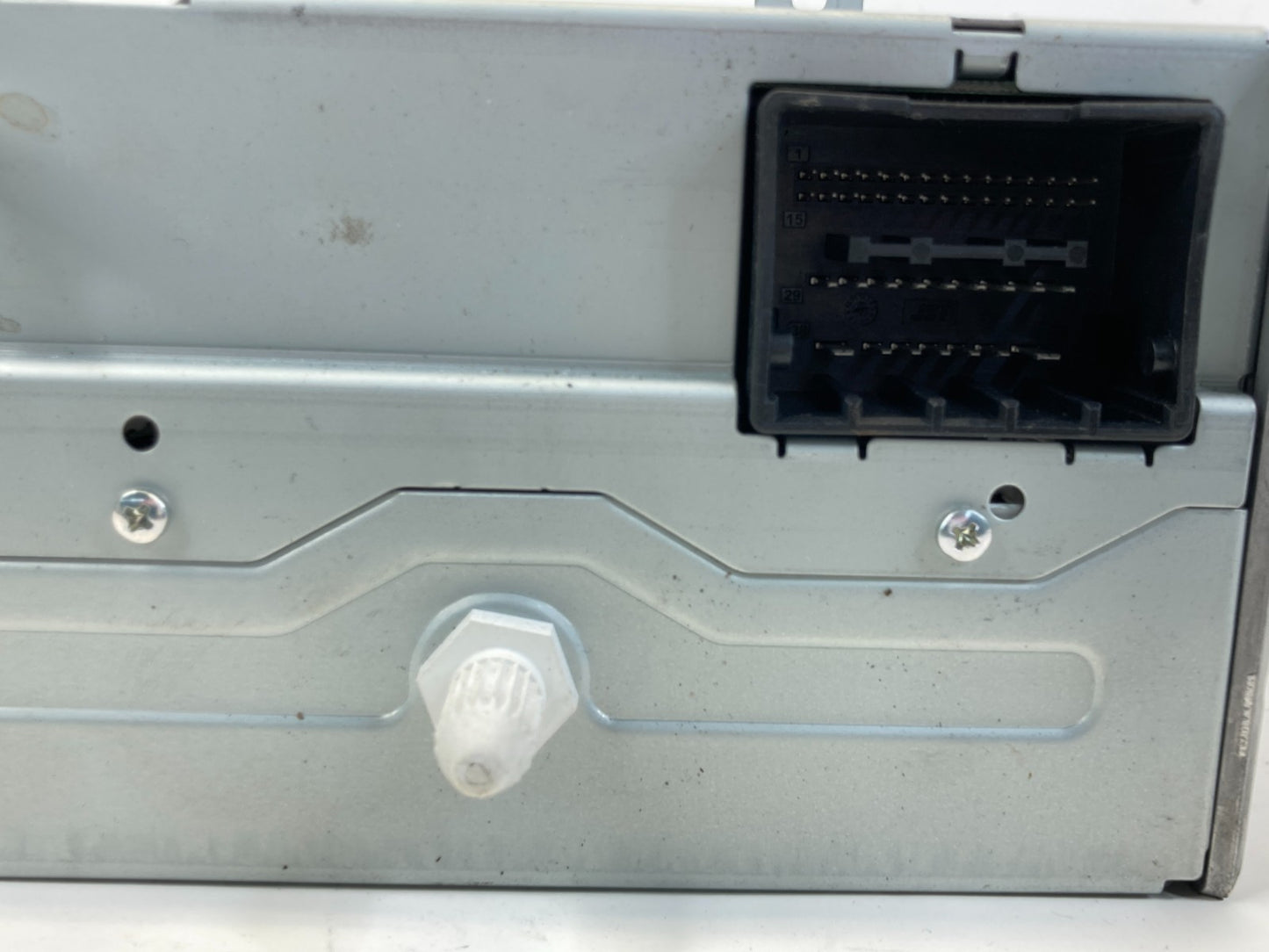 2010 10 GMC Terrain AM /FM CD MP3 Radio Receiver Assembly 20854719 OEM