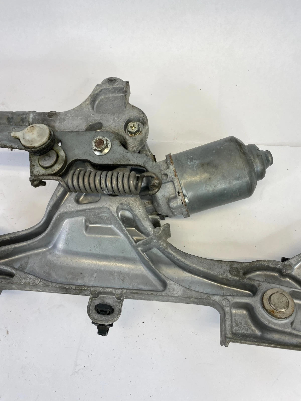 2010-2015 TOYOTA PRIUS FRONT WINDSHIELD WIPER MOTOR AND LINKAGE OEM 85110-47240