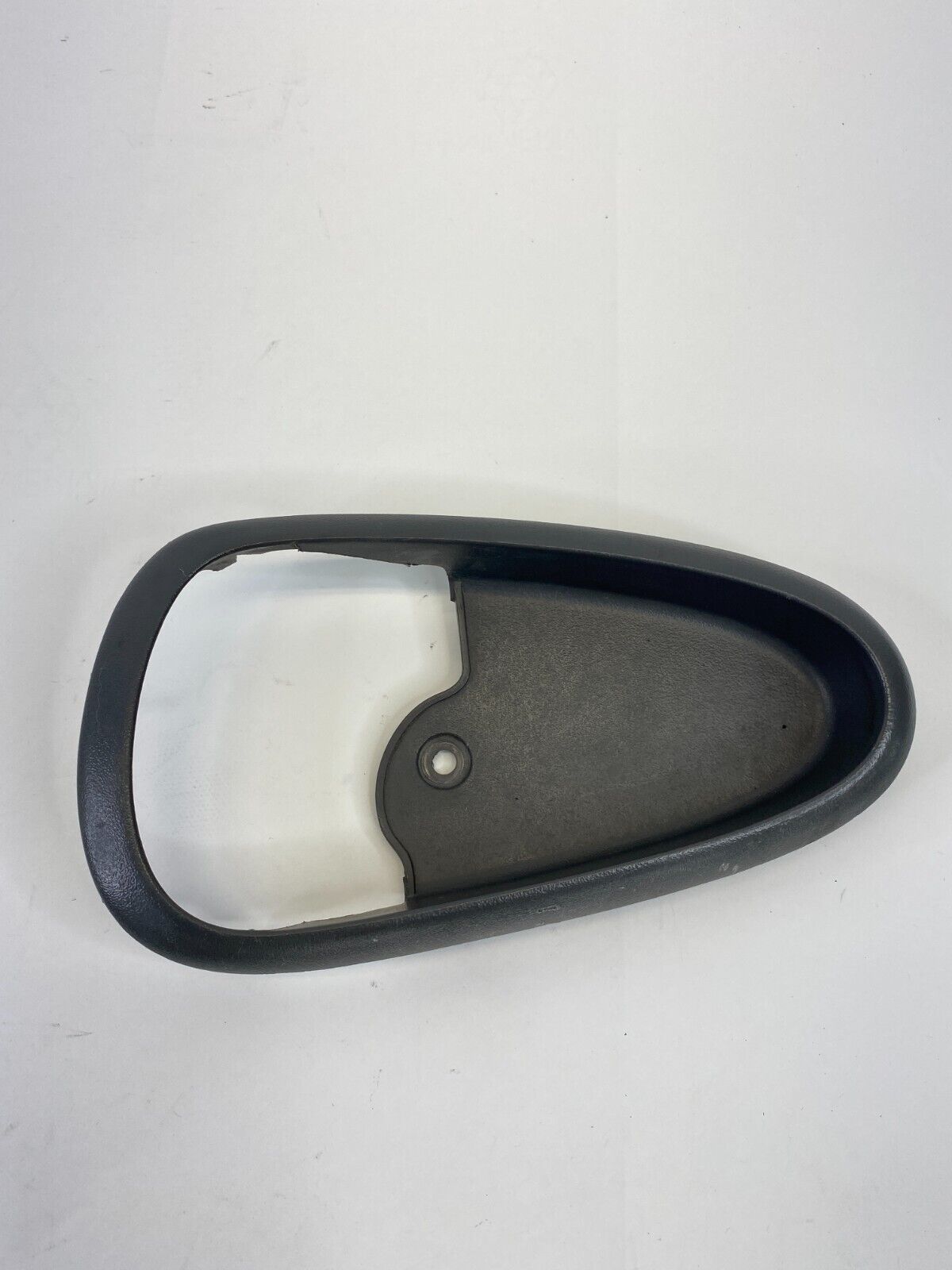 99-05 Pontiac Grand AM Front Right Side Inner Door Handle Cover Bezel 22617652