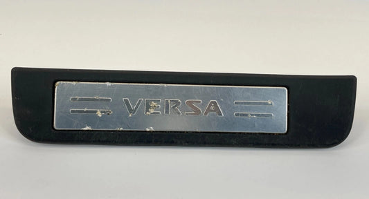 07-12 NISSAN VERSA REAR LEFT SIDE DOOR STEP KICKING SCUFF SILL PLATE 769B3-EM00A
