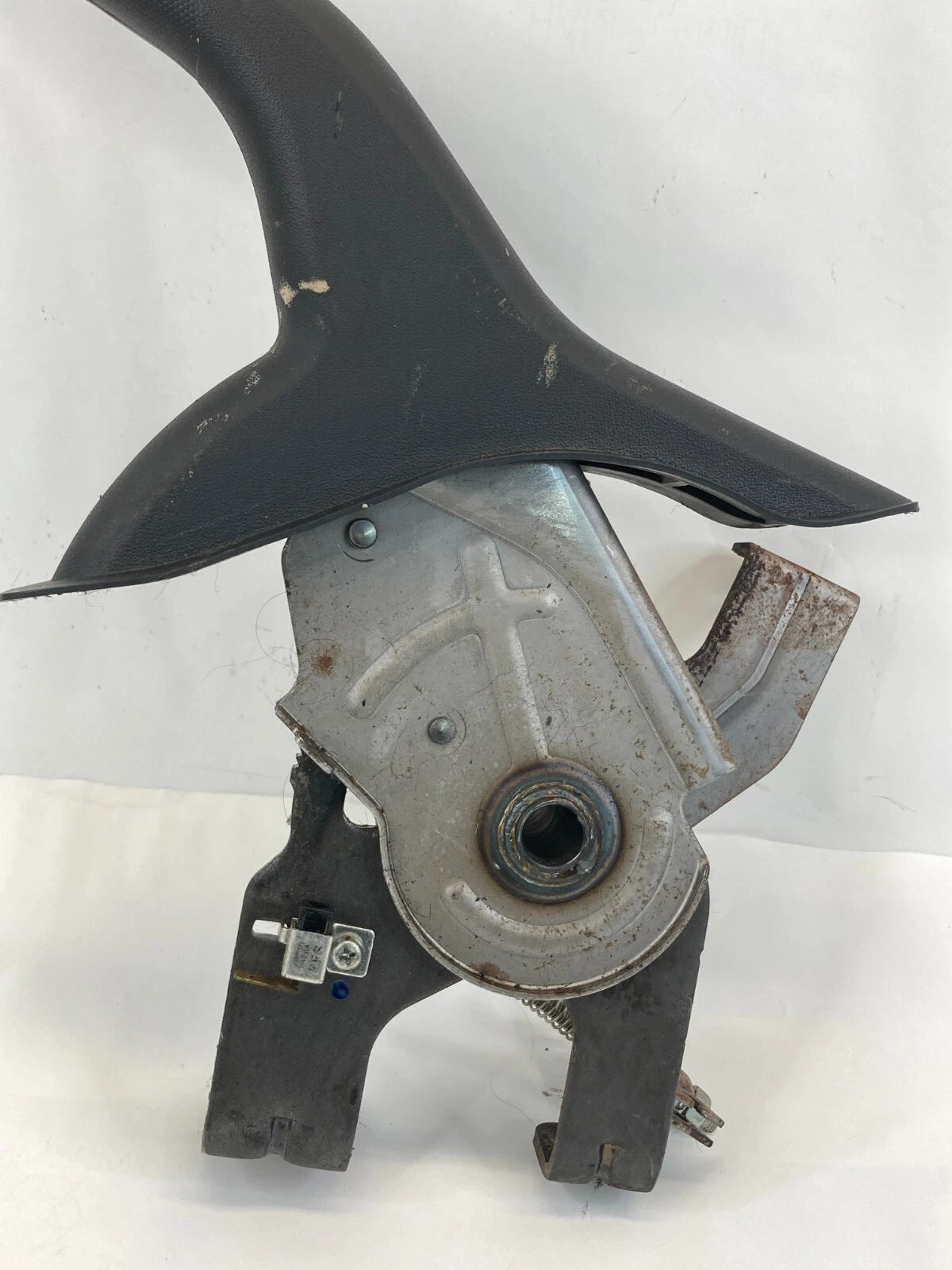 2010-2013 KIA SOUL 1.6L M/T EMERGENCY PARKING BRAKE HANDLE E-BRAKE LEVER ASSY