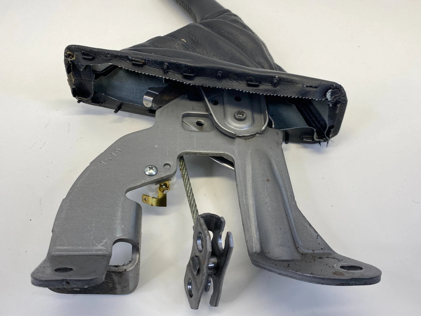 2010-2013 SUZUKI KIZASHI EMERGENCY PARKING BRAKE HANDLE LEVER BOOT MECHANISM OEM