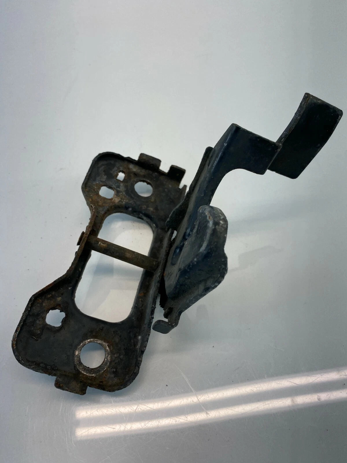 2008 2009 2010 2011 CHRYSLER TOWN & COUNTRY HOOD LOCK LATCH STRIKER ASSY OEM