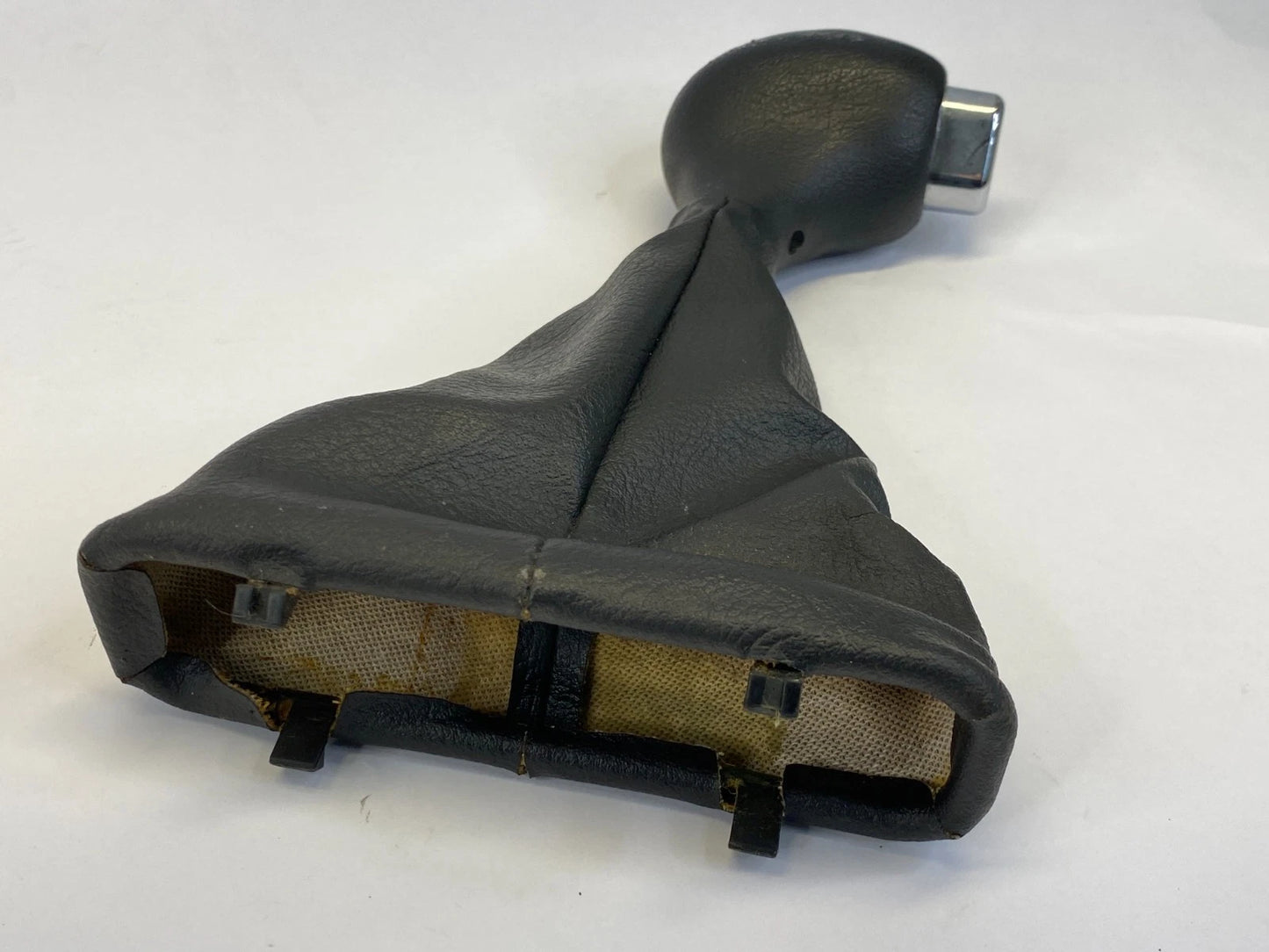 2002-2009 CHEVROLET TRAILBLAZER SHIFTER HANDLE KNOB AND BOOT OEM