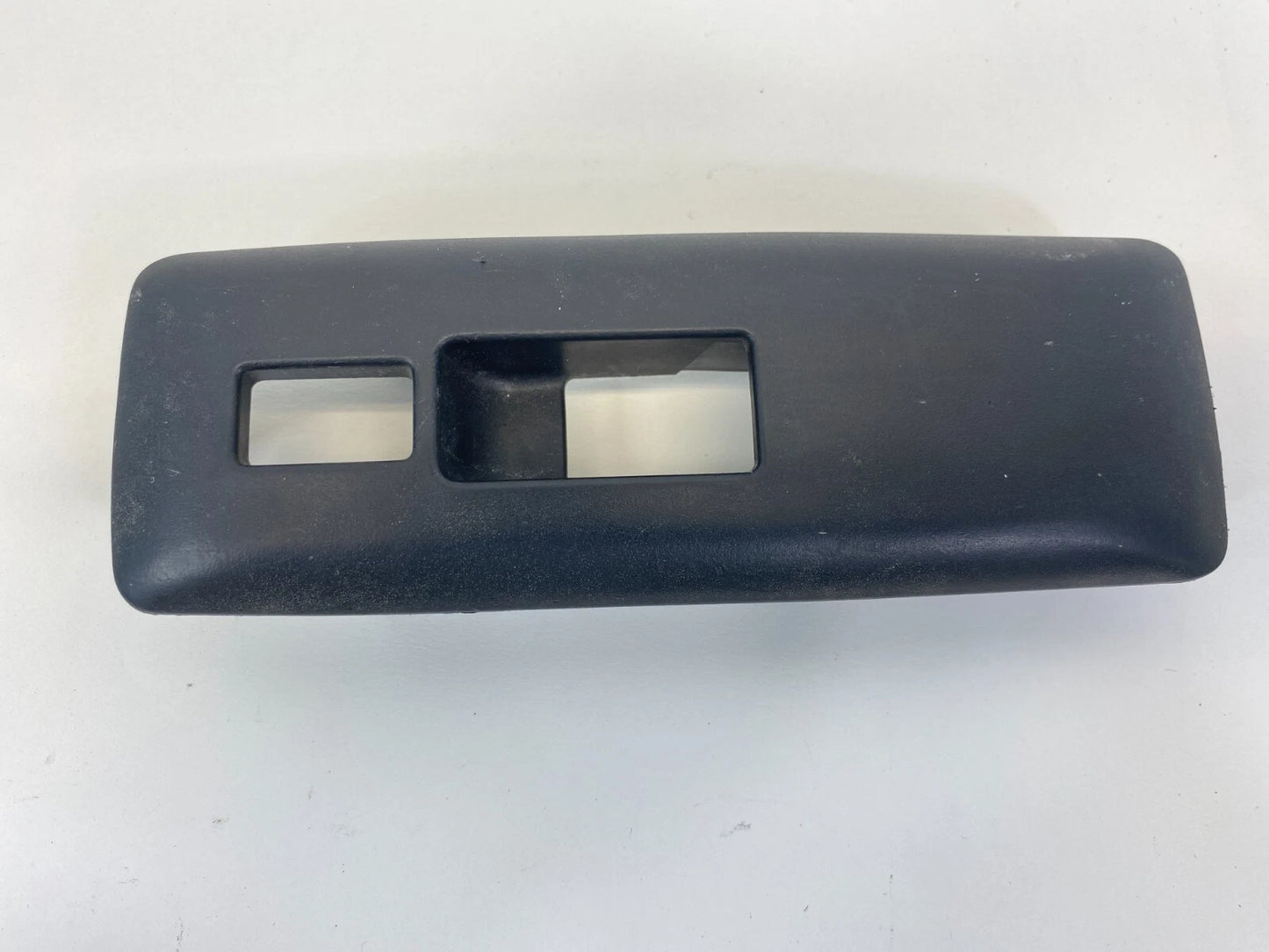 08-13 NISSAN ROGUE FRONT RIGHT WINDOW SWITCH COVER BEZEL PANEL 80960-JM00A OEM