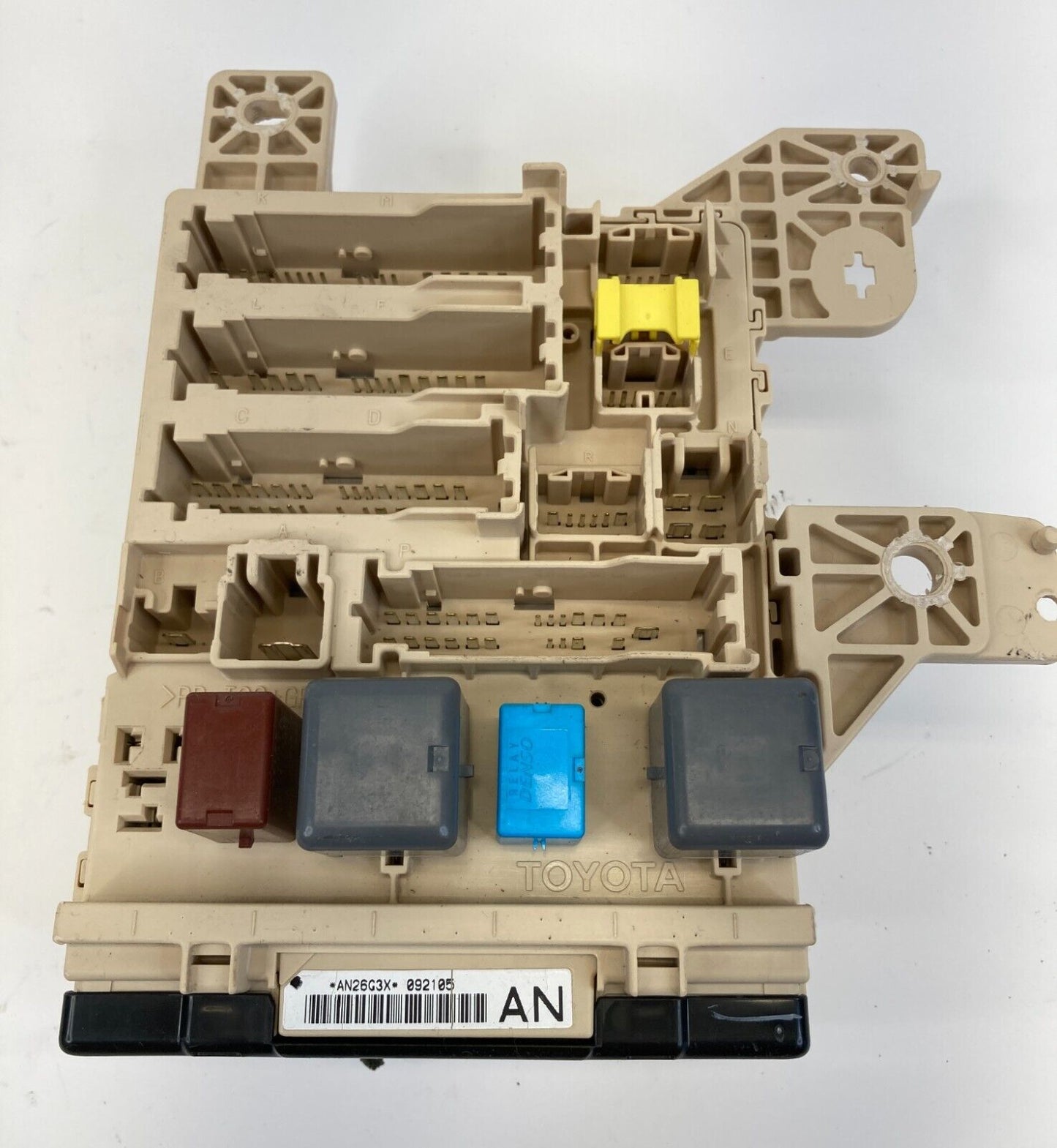 2004-2006 Toyota Sienna Instrument Panel Dash Cabin Interior Fuse Box Fusebox