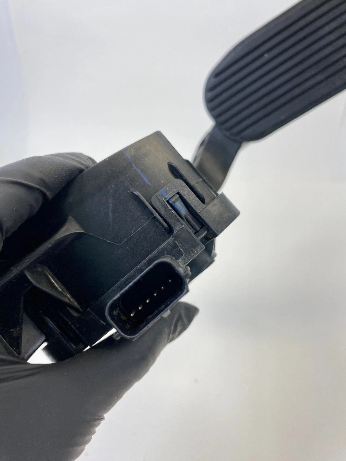 11-19 EXPLORER 13-19 INTERCEPTOR 3.7L GAS ACCELERATOR PEDAL TRAVEL SENSOR OEM