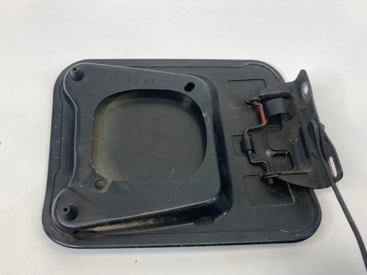 05-08 MAGNUM 05-10 CHRYSLER 300 RR FUEL FILLER DOOR GAS TANK LID COVER BLACK OEM