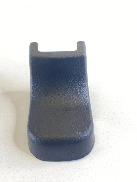 07-12 HYUNDAI SANTA FE REAR SEAT TRACK END MOUNTING COVER TRIM 88098-2B000 OEM