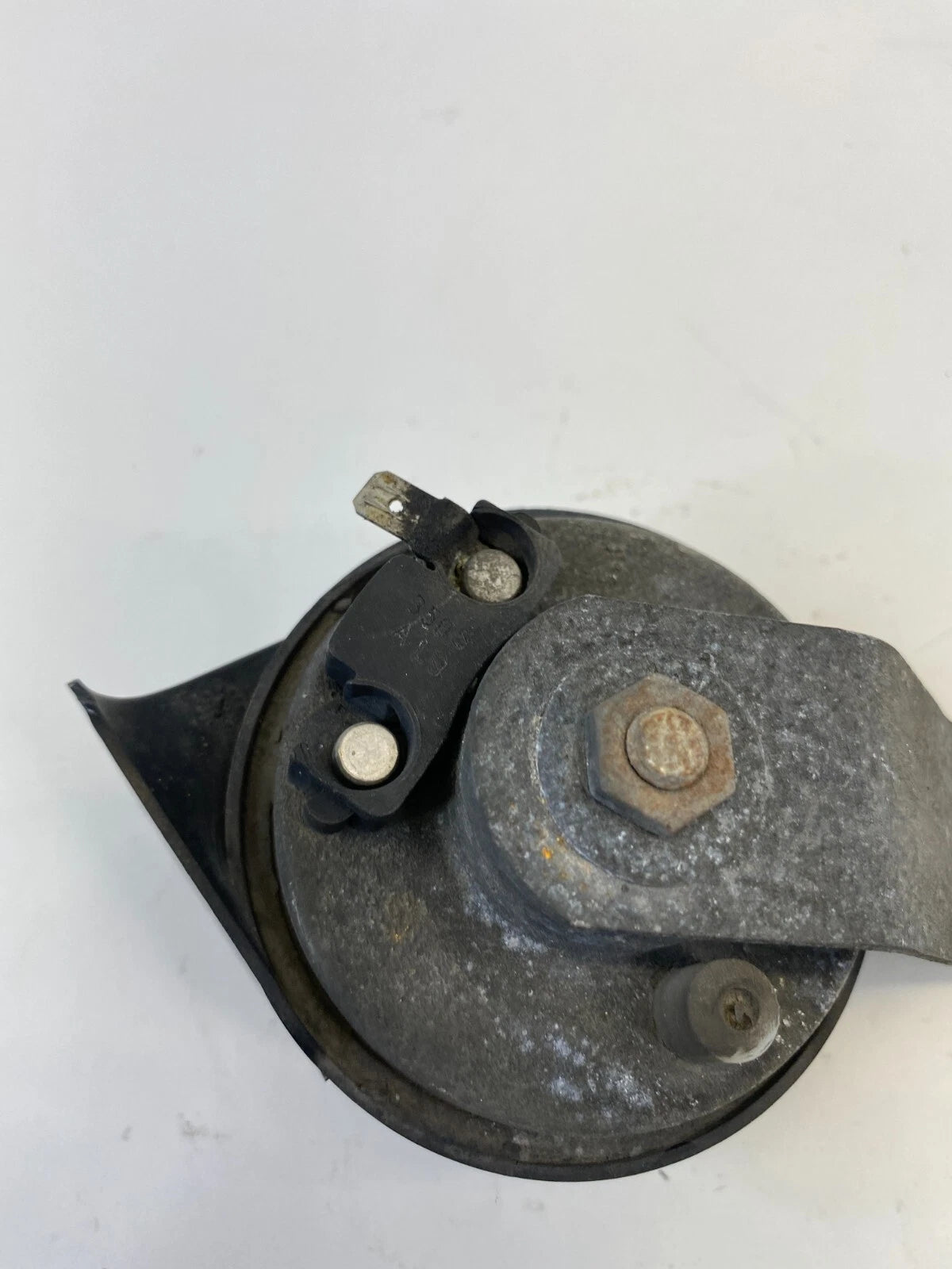 2005-2010 CHRYSLER 300 SEDAN LOW TONE PITCH HORN ALARM HORN SIREN 3881157 OEM