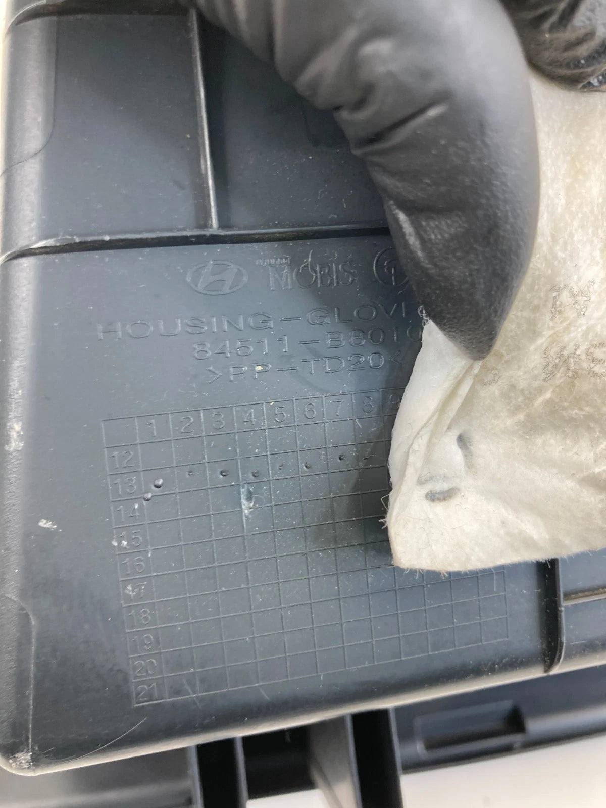 2013-2019 Hyundai Santa Fe Glove Box Assembly Storage Compartment Assy OEM