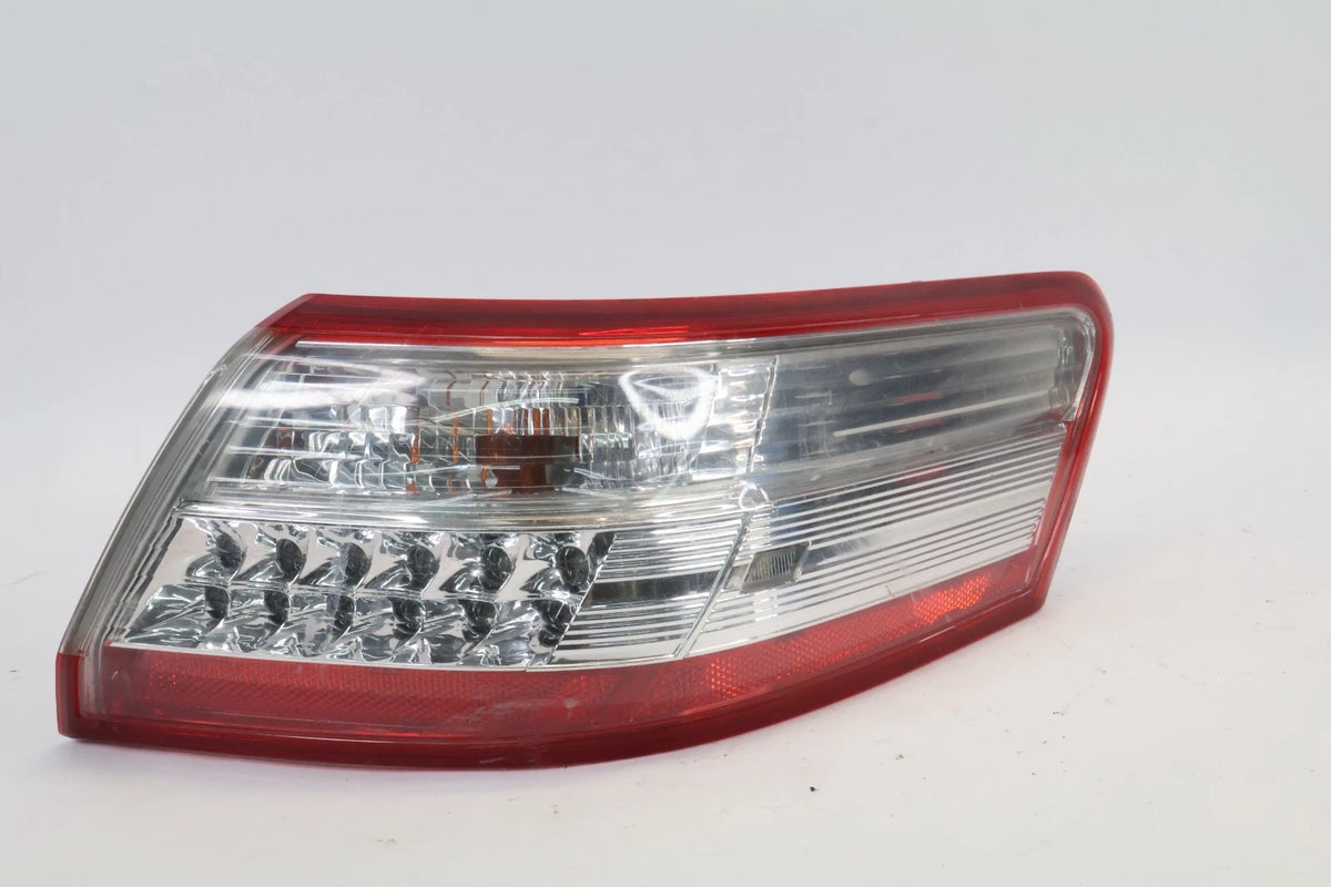 2010 2011 TOYOTA CAMRY HYBRID RIGHT PASSENGER TAIL LIGHT TAILLAMP OUTER LED OEM