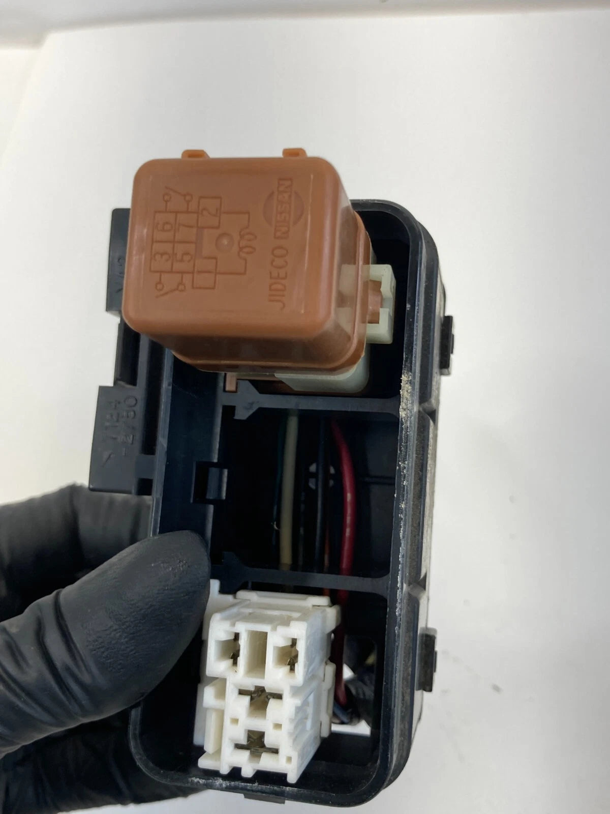 2003-2008 INFINITI FX35 3.5L DEFOGGER ACC BRAKE FUSE RELAY BOX OEM