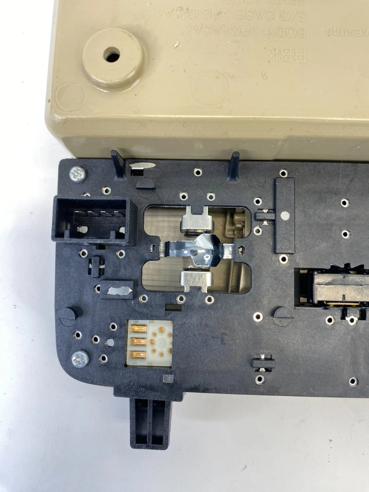 2012-2017 HYUNDAI ACCENT ROOF OVERHEAD CONSOLE DOME MAP LIGHT LAMP 928001RXXX