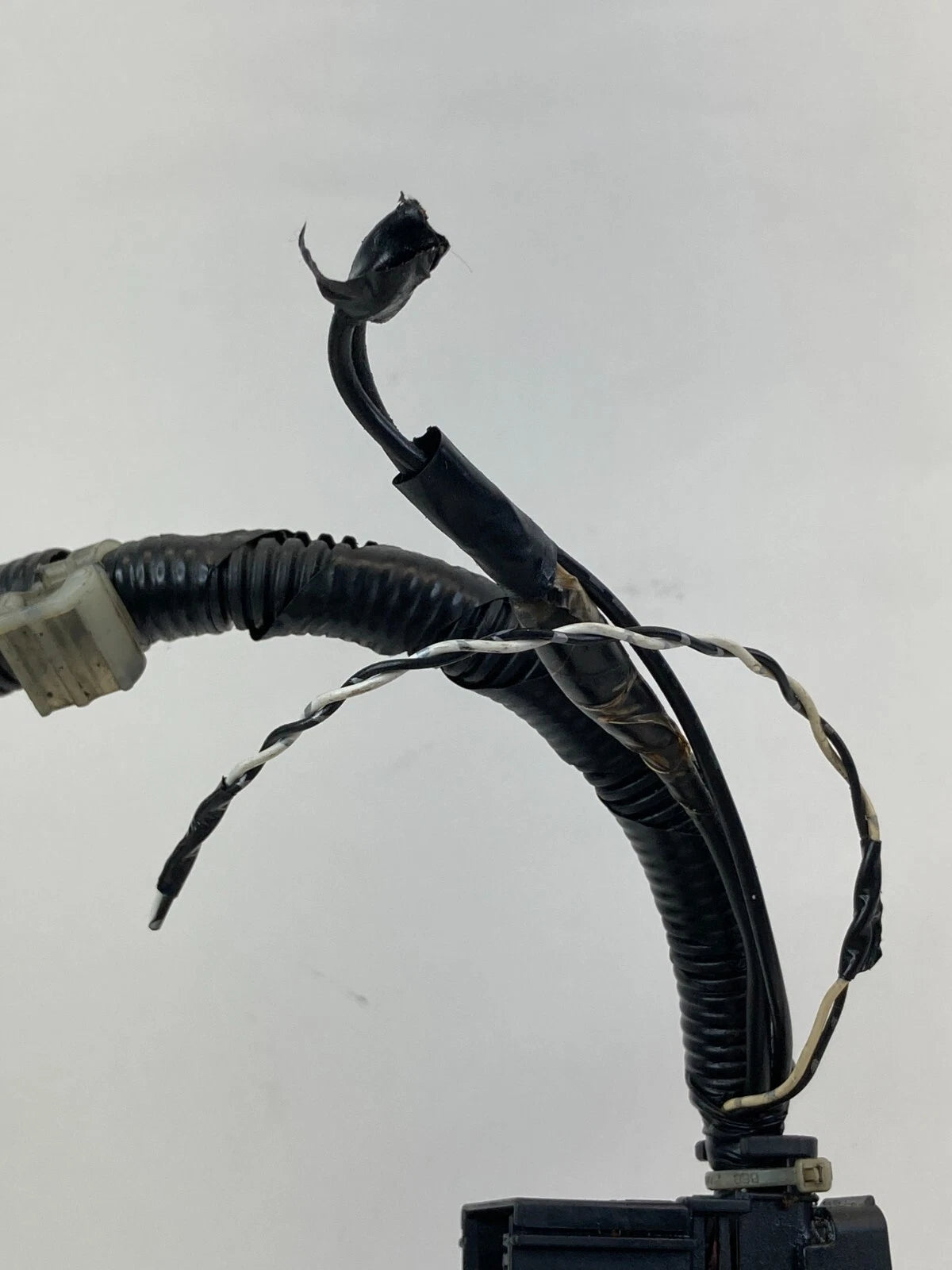 2007-2010 NISSAN ALTIMA 2.5L A/T ABS ANTI LOCK BRAKE PUMP PLUG CONNECTOR OEM