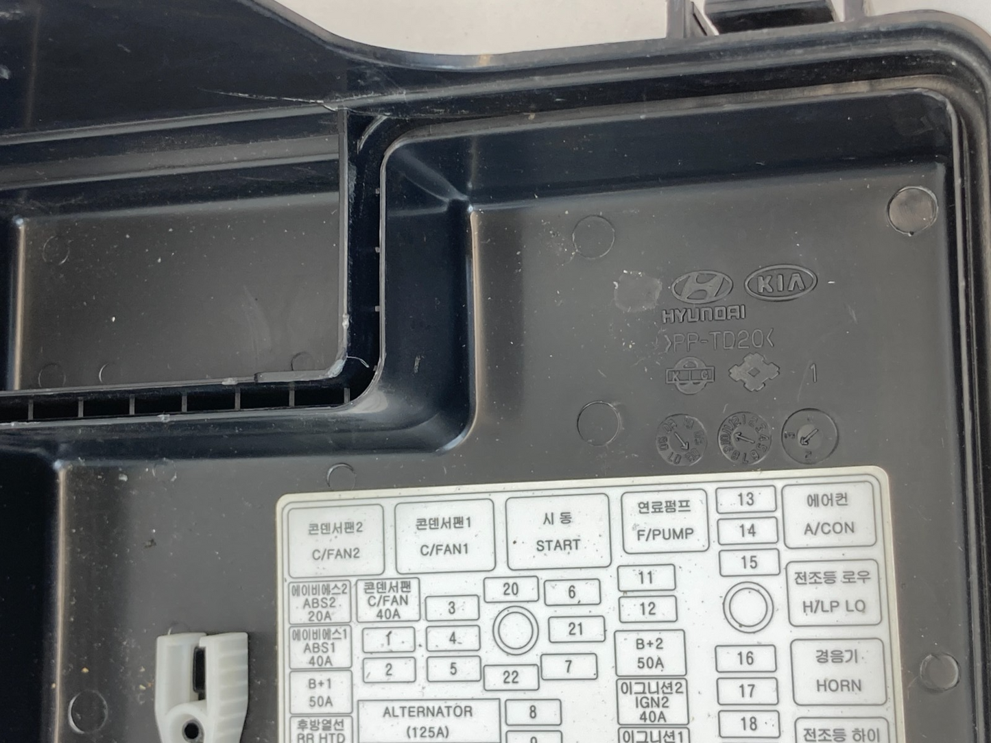 07-09 Hyundai Elantra 2.0L L4 Under Hood Fuse Box Relay Junction Block Cover OEM