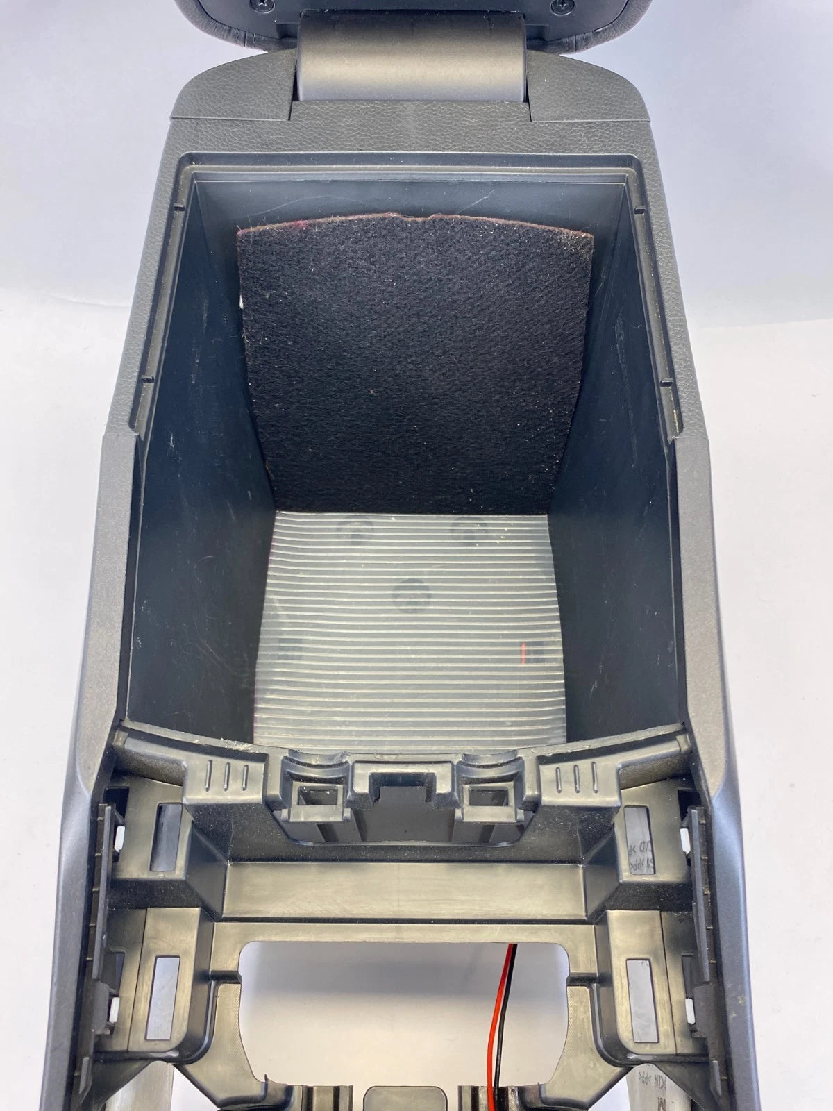 2016-2018 HYUNDAI SANTA FE SPORT CENTER CONSOLE ARMREST STORAGE COMPARTMENT OEM