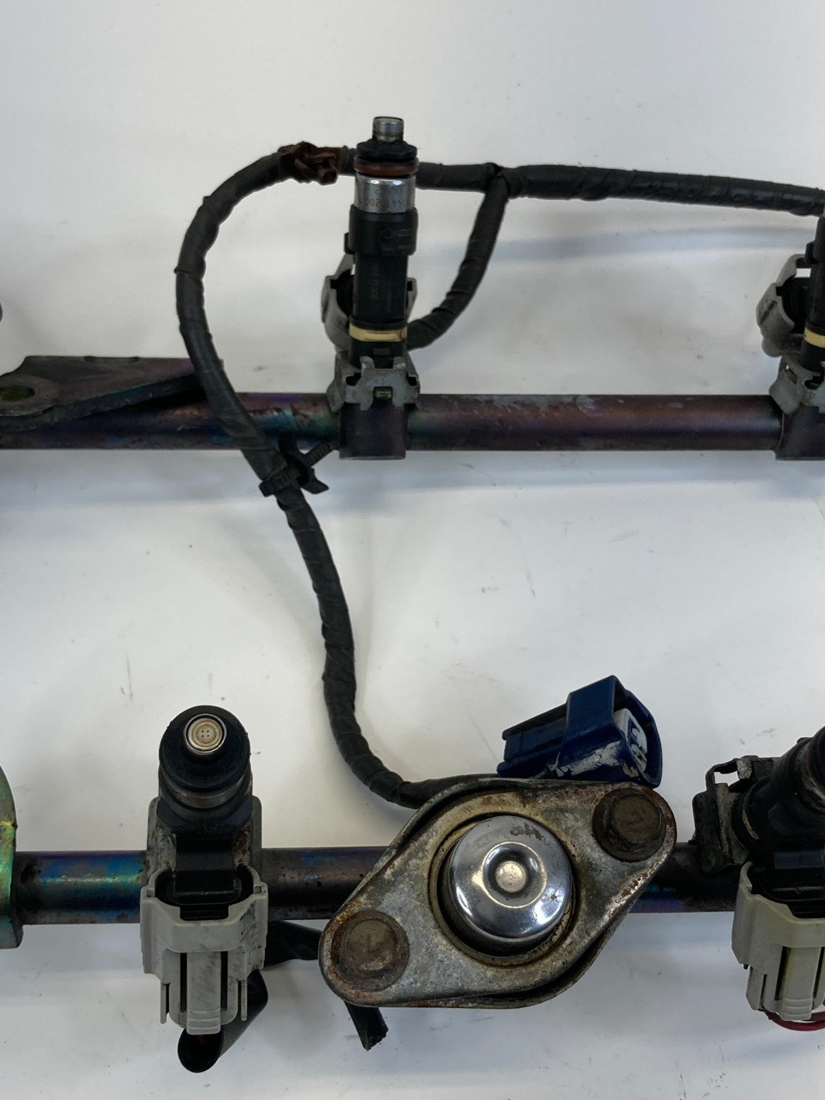 2004-2006 Nissan Altima 3.5L V6 A/T Engine Fuel Injection Rail W/ Injectors Assy