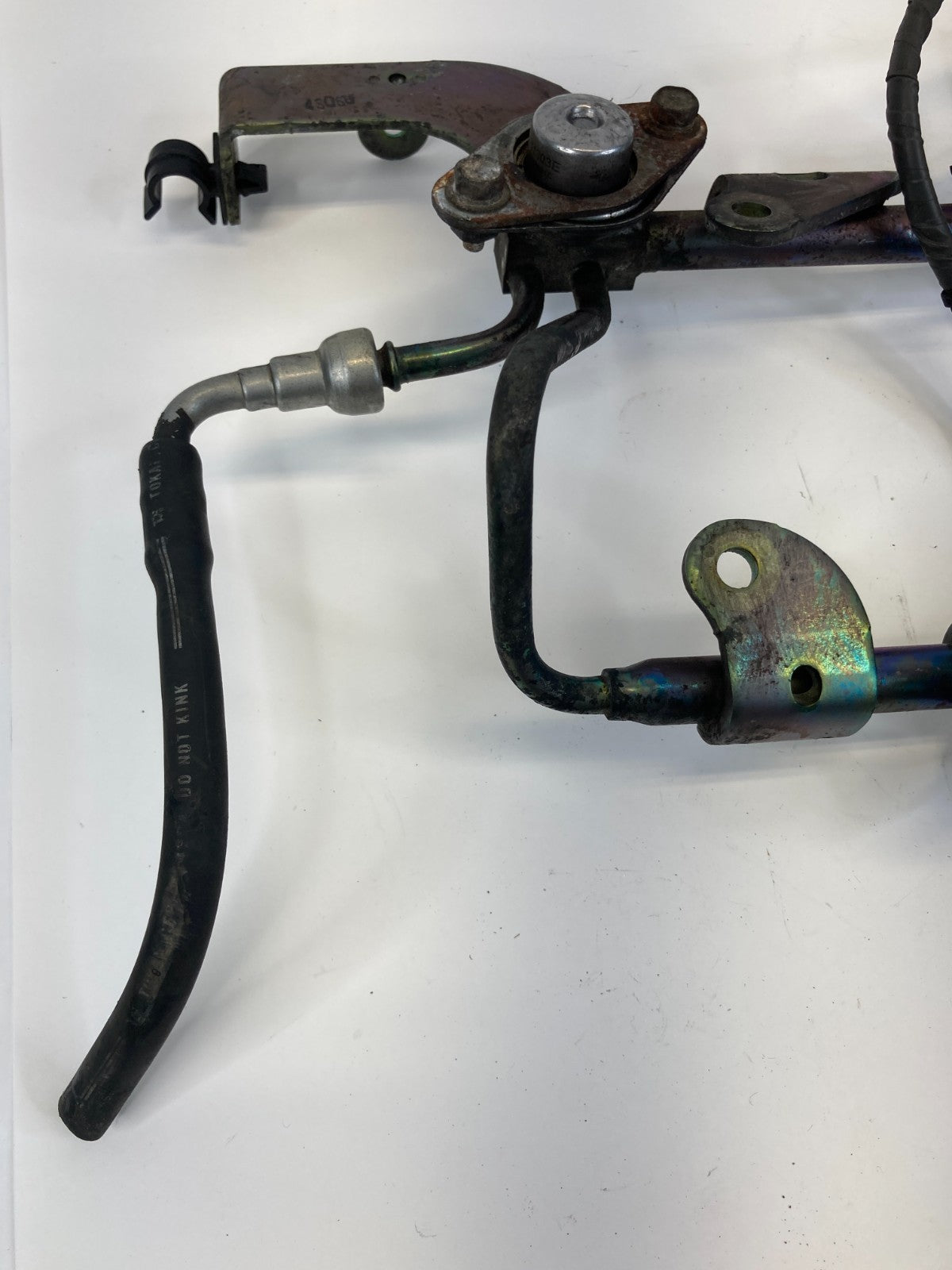 2004-2006 Nissan Altima 3.5L V6 A/T Engine Fuel Injection Rail W/ Injectors Assy