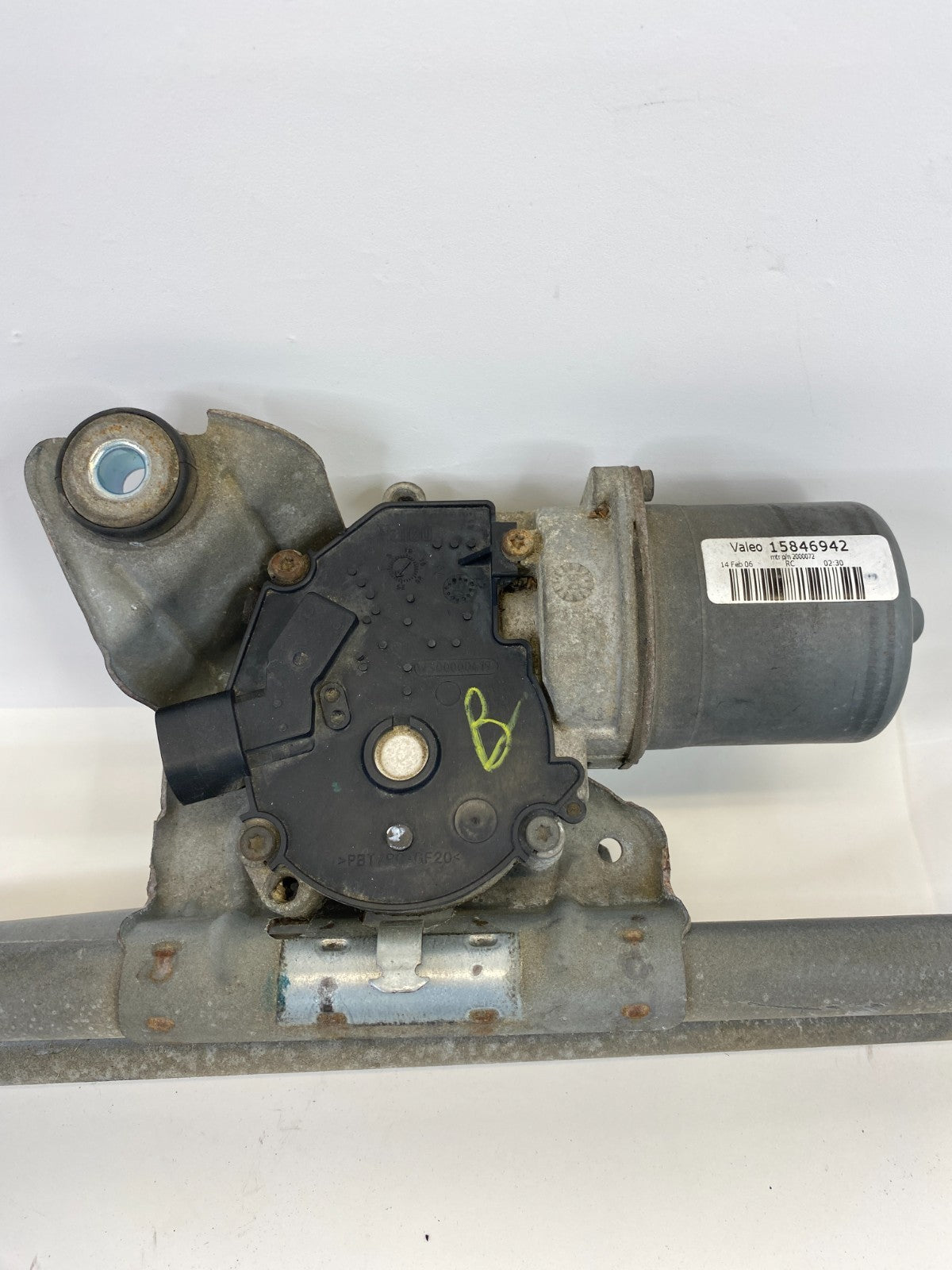 2007-2014 GMC Yukon Front Windshield Wiper Motor w/ Linkage 15846942 OEM