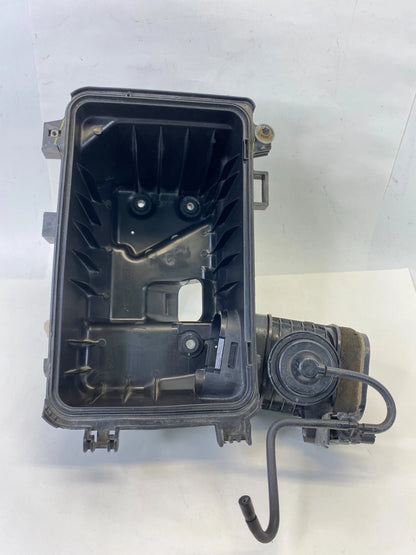 05 06 TOYOTA SIENNA 3.3L AIR CLEANER BOX LOWER HOUSING COVER 17701-0A100 OEM