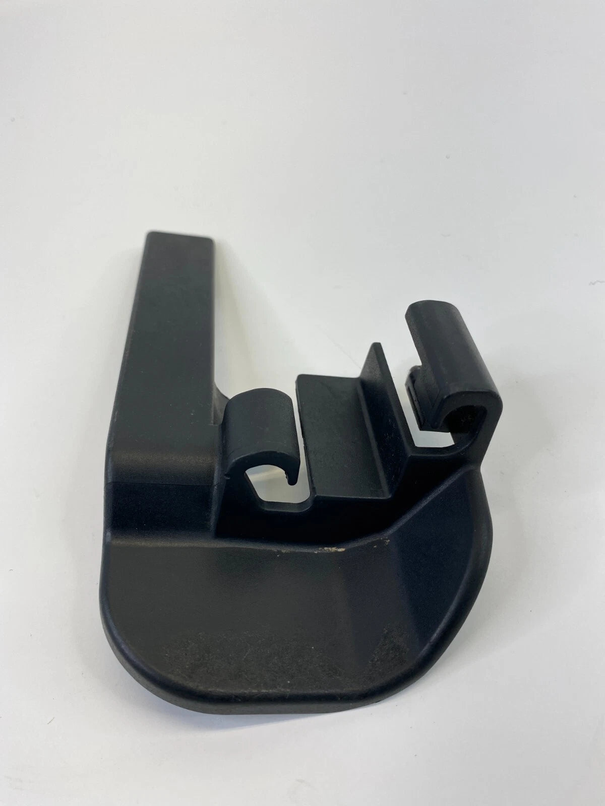04-07 BMW 530I FRONT RIGHT SEAT TRACK INNER RAIL COVER TRIM CAP 52107007700 OEM