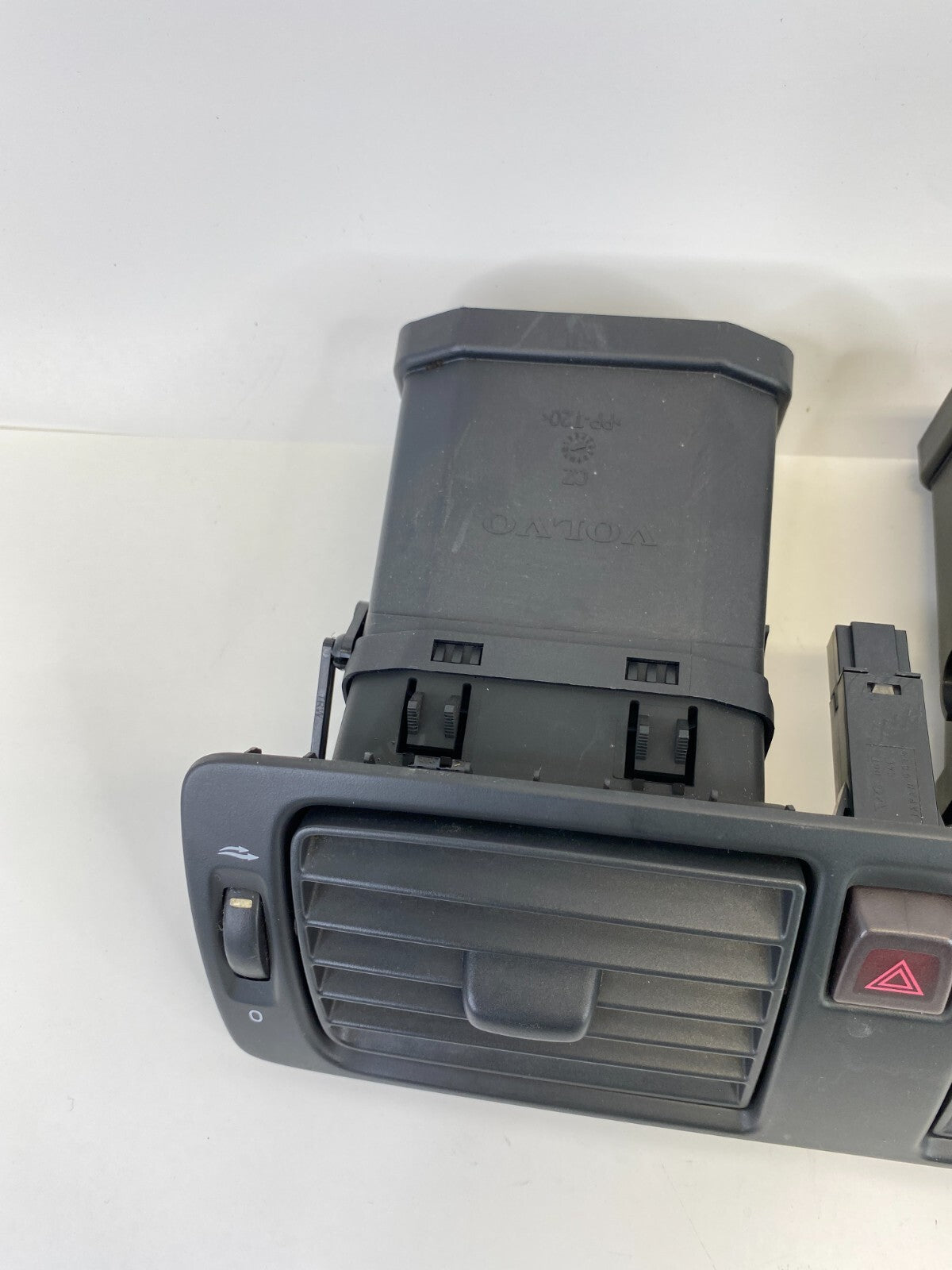 2004-2007 Volvo S40 Center Dash AC Air Vent Grille Duct W/ Hazard Switch OEM