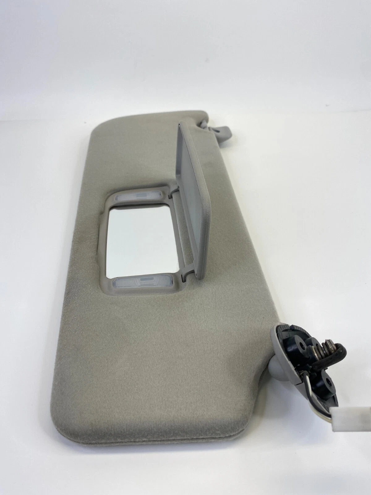 2005-2010 TOYOTA SIENNA ROOF RIGHT PASSENGER SUNVISOR SUN VISOR SHADE CLOTH