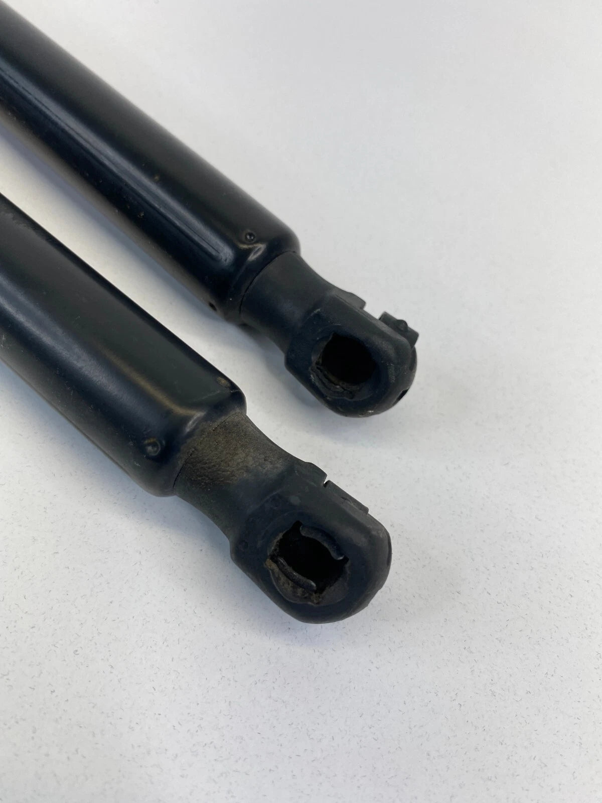 2012-2018 FORD FOCUS HATCH REAR TRUNK LIFT LEFT RIGHT STRUT SUPPORT SHOCK SET