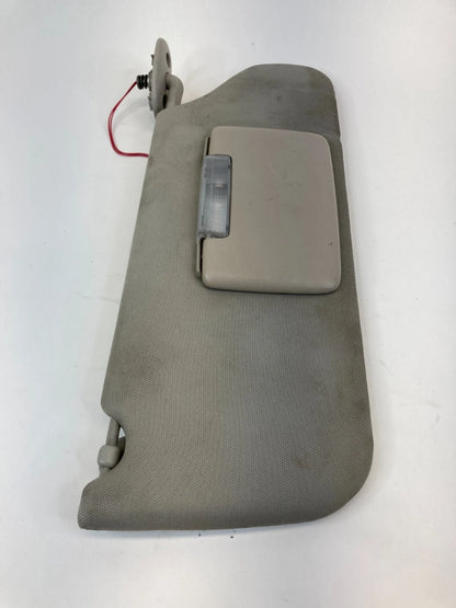 05-10 JEEP GRAND CHEROKEE RIGHT PASSENGER SIDE SUNVISOR SUN VISOR SHADE W/ LIGHT