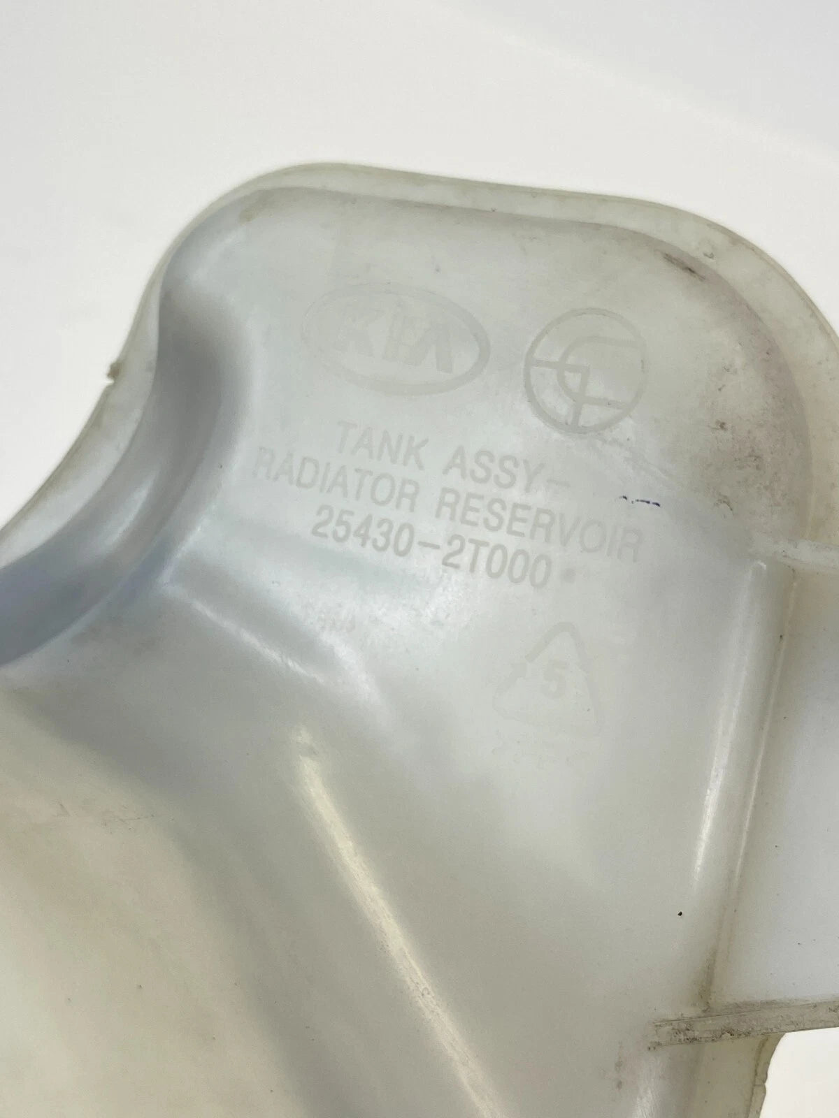 2011-2014 HYUNDAI SONATA ENGINE COOLANT RESERVOIR TANK ASSEMBLY 25430-2T000 OEM