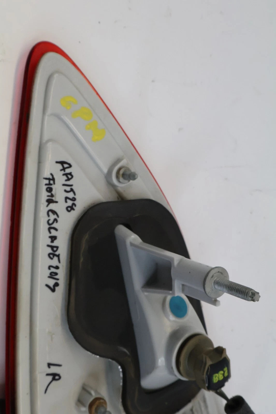2013-2016 FORD ESCAPE RIGHT SIDE INNER TAIL LIGHT TAILLIGHT CJ5X-15515-A OEM
