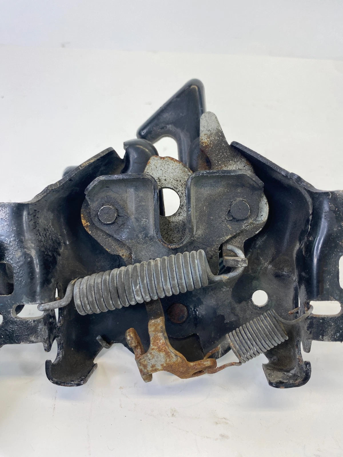 2013-2019 Ford Taurus Police Interceptor Seda Hood Latch Lock Release Actuator