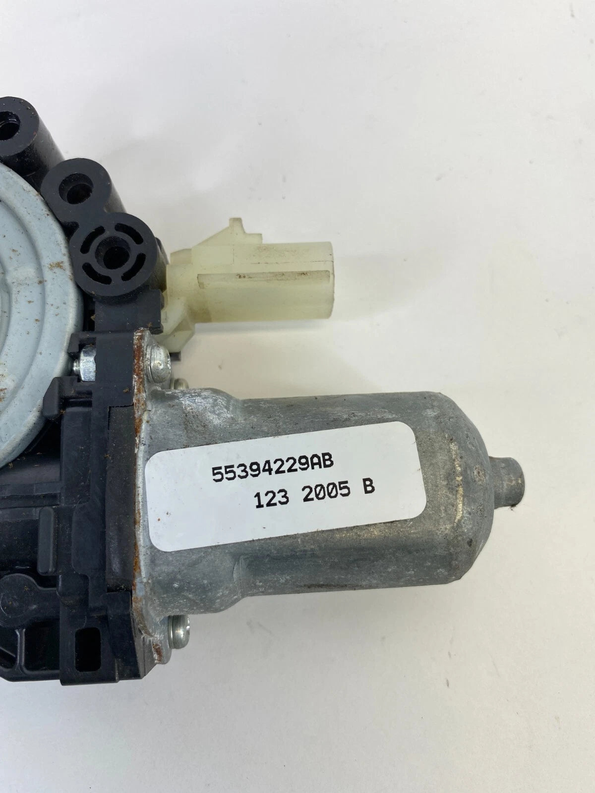 2005-2010 JEEP GRAND CHEROKEE REAR LEFT POWER DOOR WINDOW MOTOR 55394229AB OEM