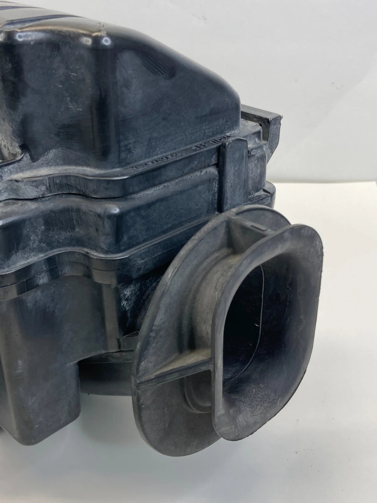 09 10 Honda Fit 1.5L L4 Air Cleaner Intake Filter Housing Cover Box Assembly OEM