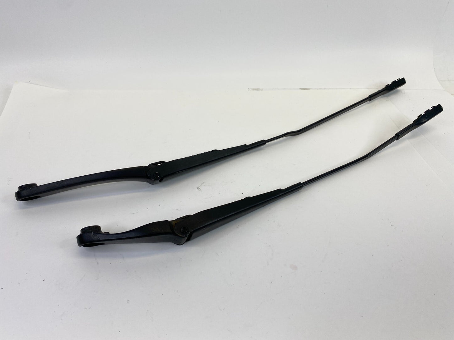 09-16 Audi A6 Quattro Front Right & Light Windshield Wiper Arm Pair 8K1-955-407