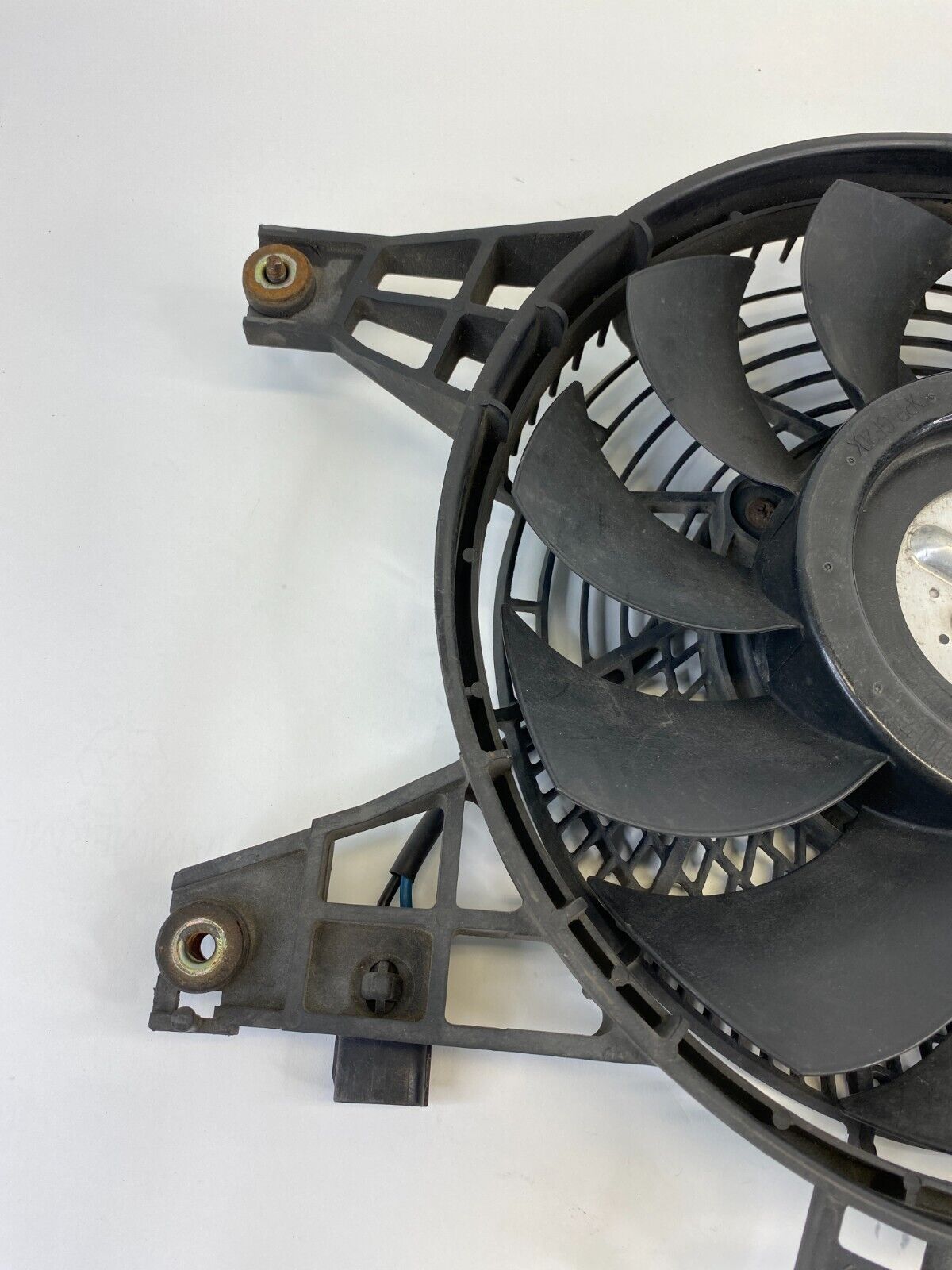 2001-2004 Toyota Sequoia 4.7L V8 Radiator Cooling Fan Motor w/ Shroud OEM