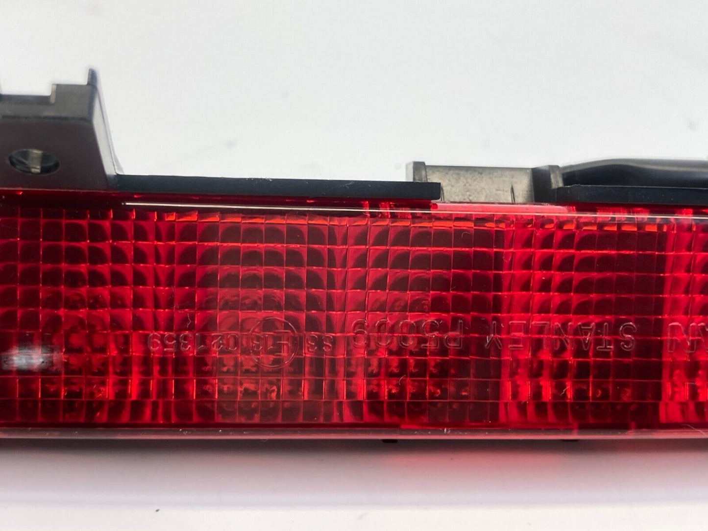 07 08 Infiniti G35 Sedan 3rd Third Brake Light High Mount Stop Lamp E13021359