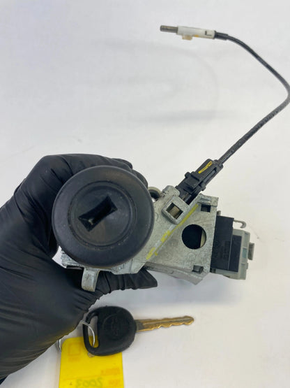 2000-2006 CHEVROLET TAHOE AT IGNITION SWITCH LOCK CYLINDER W KEY 26070075
