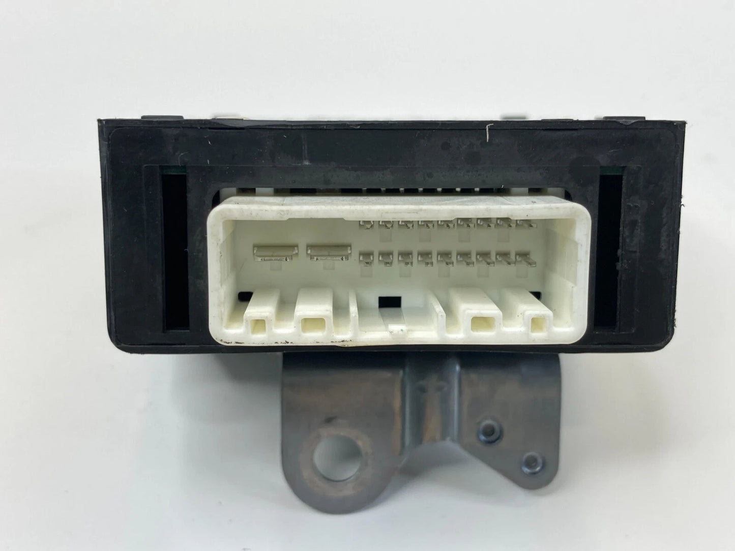 2009 2010 Toyota Corolla Running Lamp Relay Control Module Unit 82810-02060