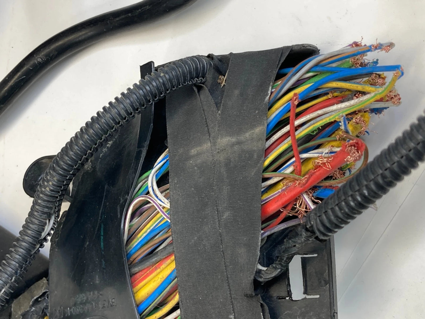 2014 FORD FOCUS HATCHBACK 2.0L A/T POWER DISTRIBUTION FUSEBOX DM5T14K733AC2