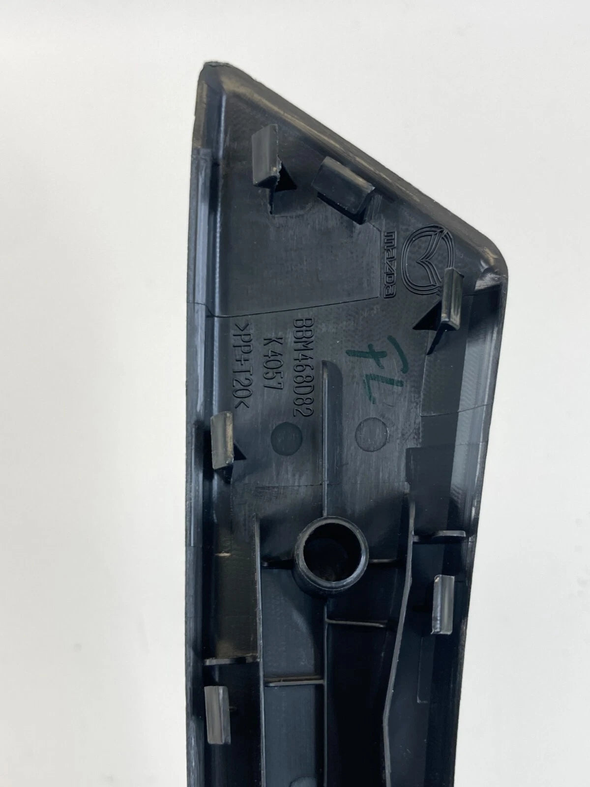 2010-2013 MAZDA3 MAZDA 3 FRONT LEFT DRIVER DOOR CAP ASSIST DOOR TRIM BBM468D82