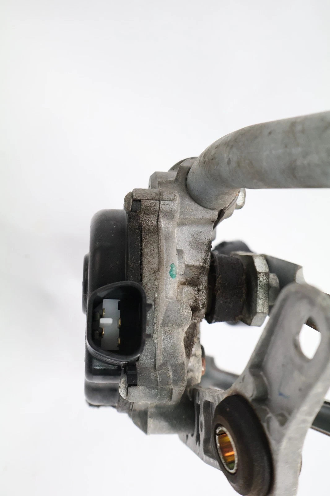 2013-2019 NISSAN SENTRA FRONT WINDSHIELD WIPER MOTOR LINKAGE BRACKET 28800-3SG1A