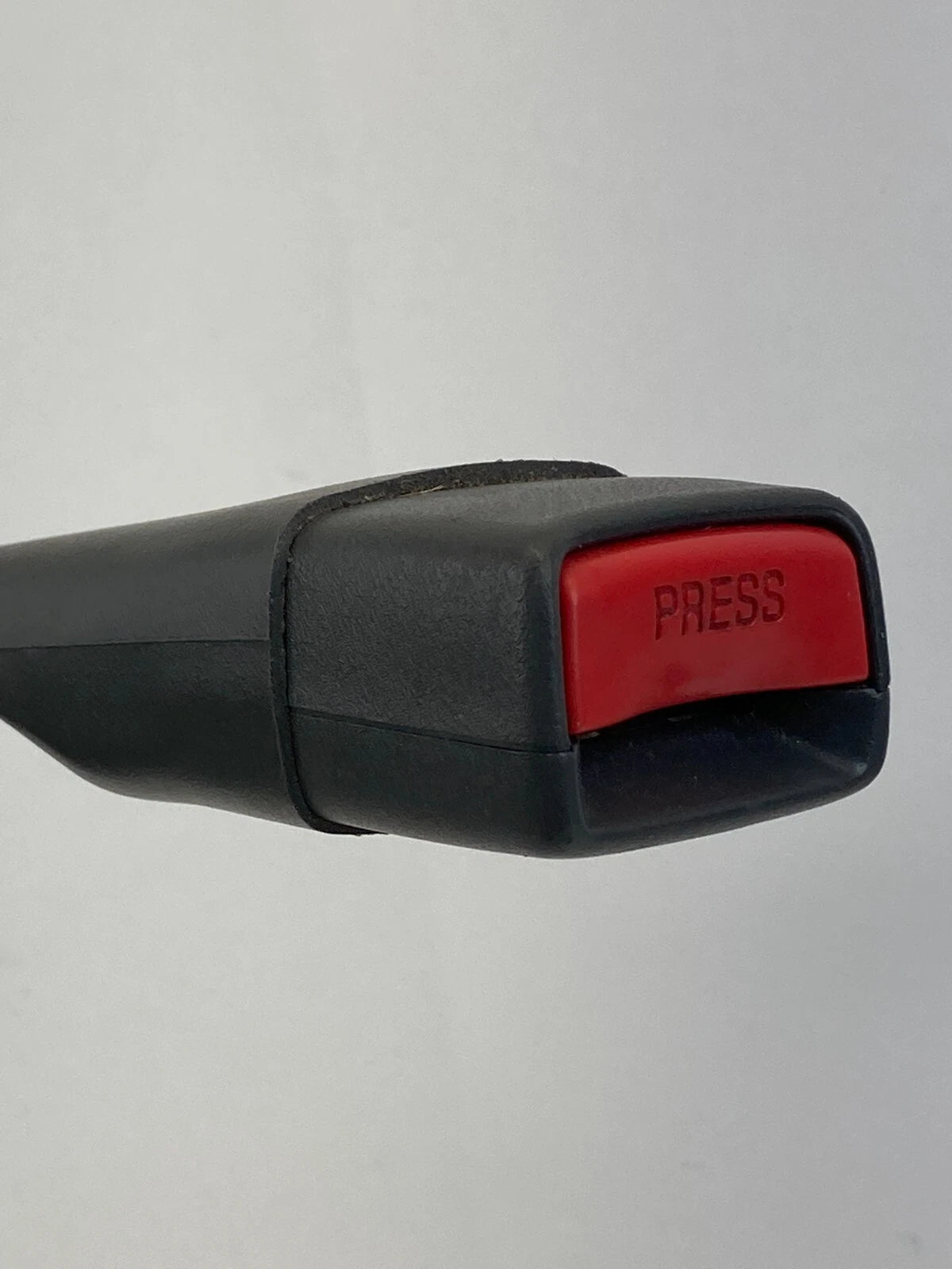 99 00 01 02 03 04 05 PONTIAC GRAND AM FRONT RIGHT SIDE SEAT BELT BUCKLE OEM