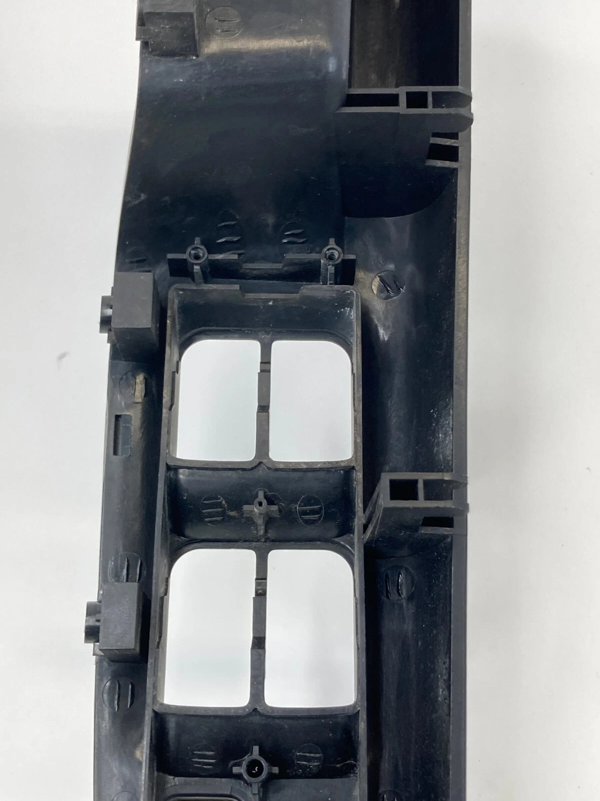 06-08 HYUNDAI SONATA FRONT LEFT DOOR WINDOW SWITCH TRIM BEZEL COVER 93570-3K000
