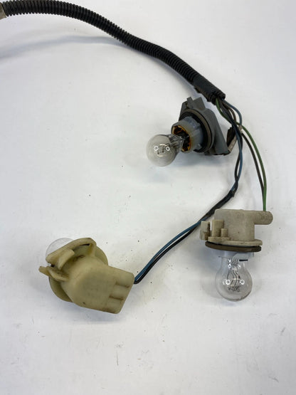 2000-2003 GMC YUKON REAR LEFT DRIVER SIDE TAIL LIGHT TAILLIGHT SOCKET CONNECTOR