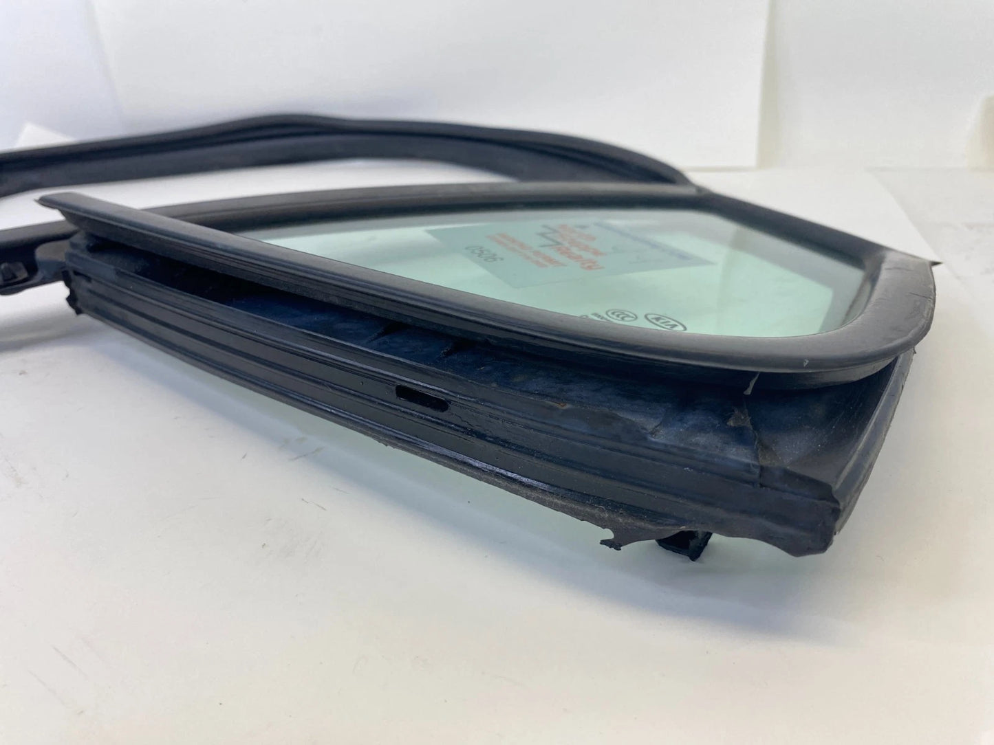 2012-2015 KIA OPTIMA SEDAN REAR LEFT SIDE DOOR QUARTER FIXED GLASS W/RUN CHANNEL