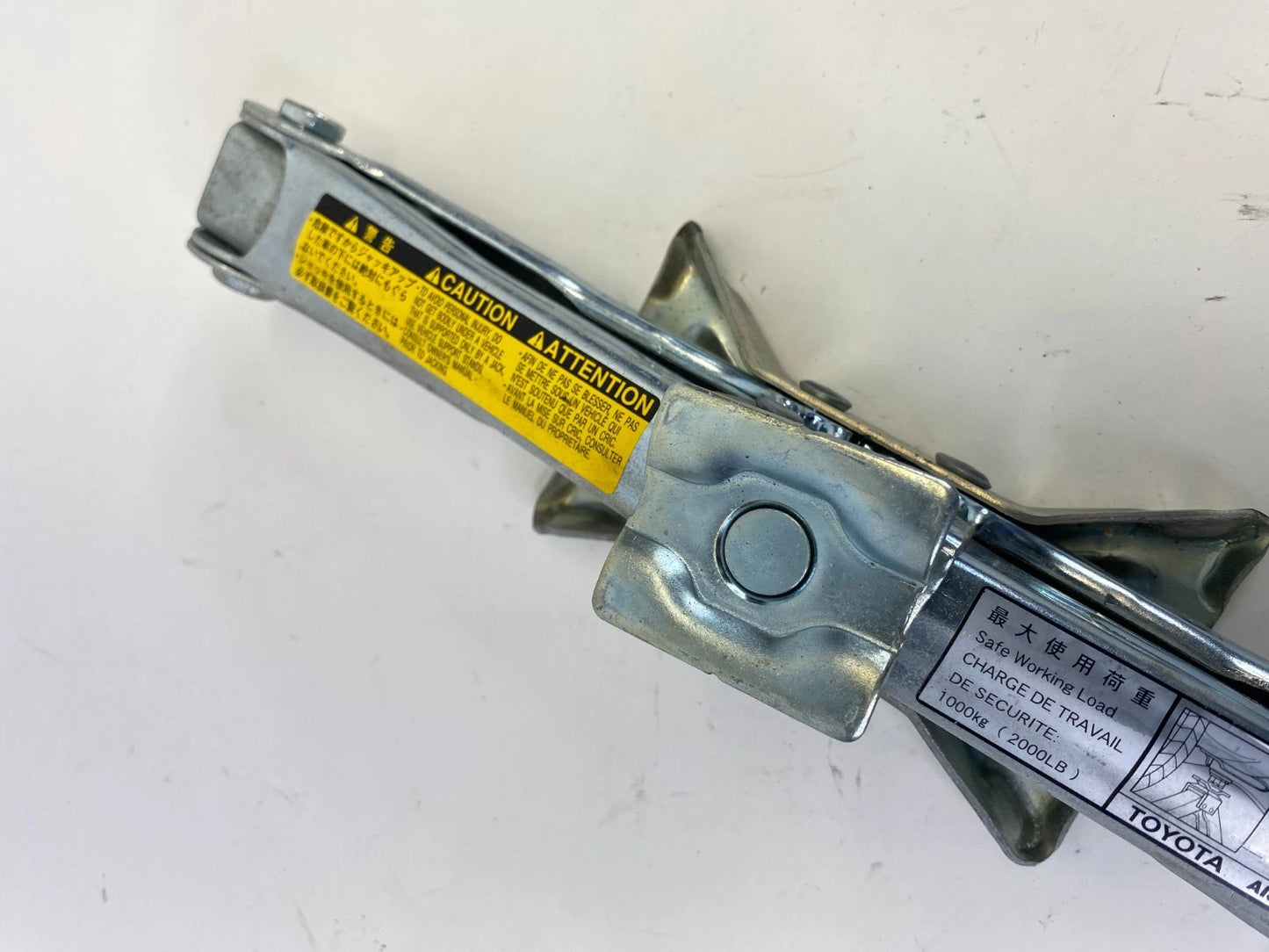 2001 2002 2003 TOYOTA RAV4 EMERGENCY SPARE TIRE JACK & TOOL KIT 09111-42030 OEM