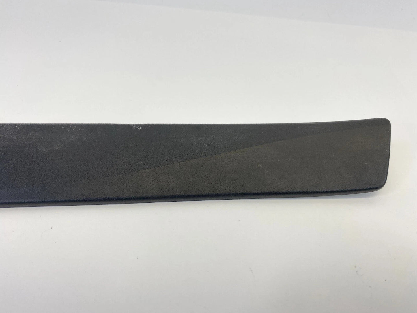 10-15 TOYOTA PRIUS REAR LEFT SIDE DOOR SCUFF PLATE STEP TRIM PANEL 67916-47020