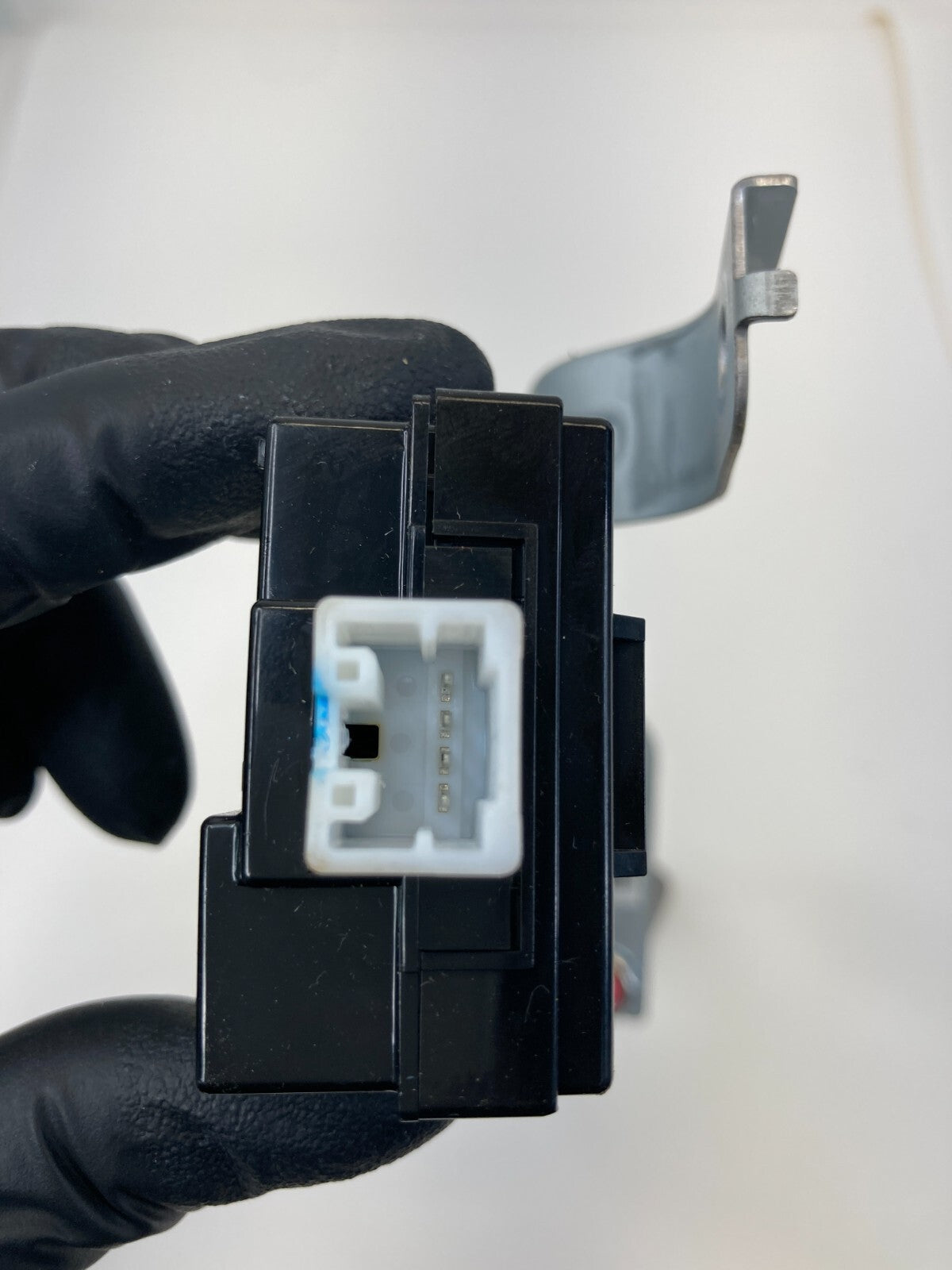 2013-2018 Hyundai Santa Fe Sport Keyless Entry Locking Receiver Control Module